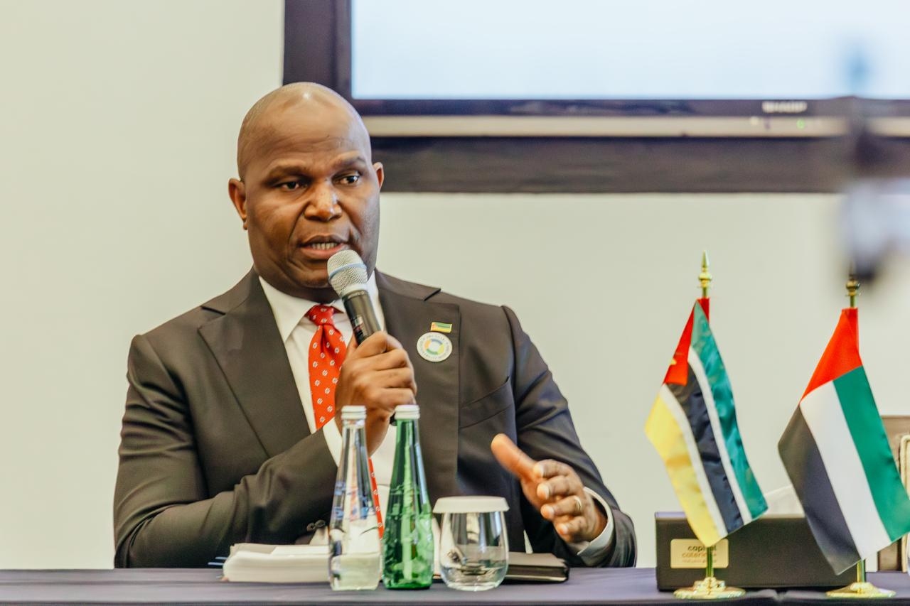 Presidente da Republica na Mesa Redonda EAU–Mocambique3.jpg