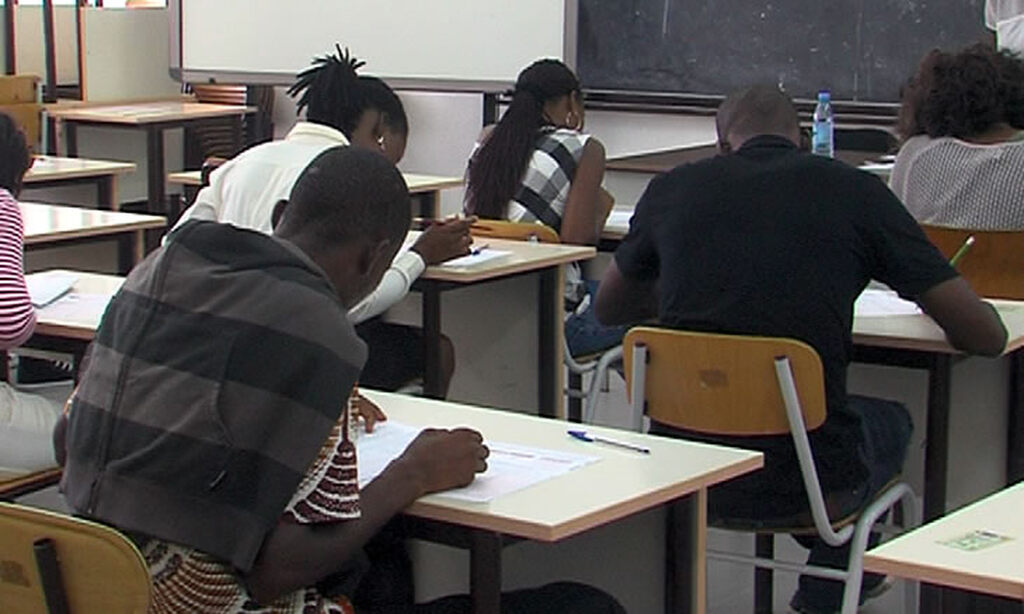 Exames de admissao candidatos Easy Resize.com .jpg