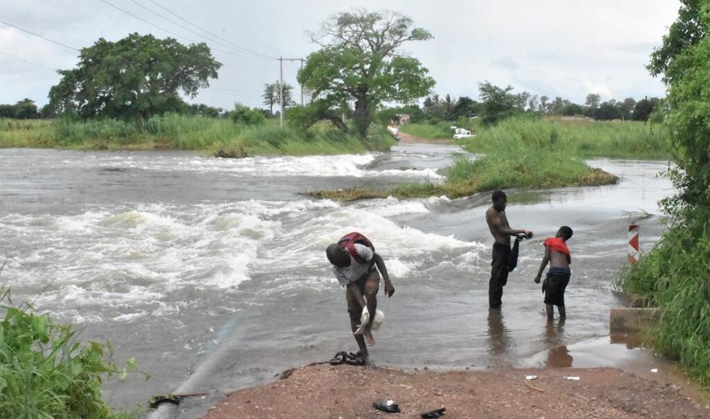 Inundacoes rio umbeluzi Easy Resize.com .jpg