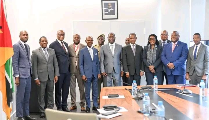 Diplomaticos mocambicanos.jpeg