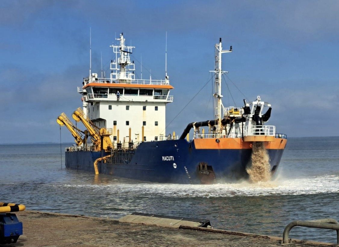 Emodraga conducting dredging operations in Beira Port.jpg