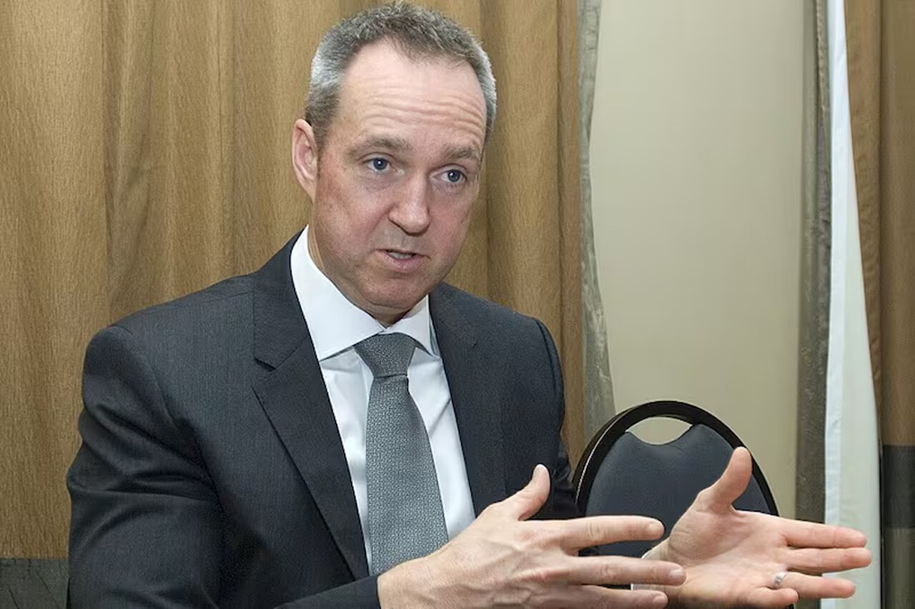 Graham Kerr a direita 1.jpg