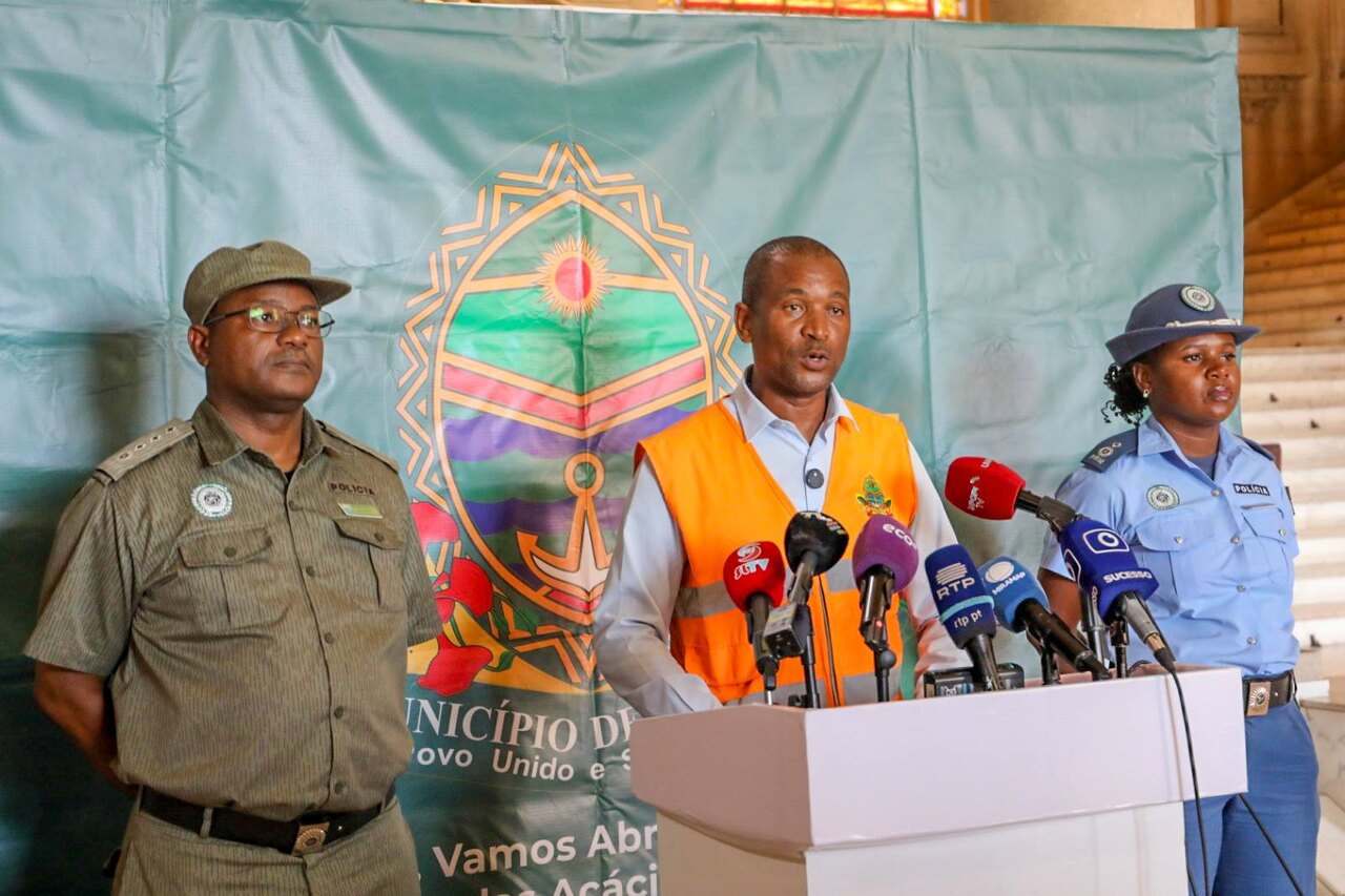 Maputo proibe venda e consumo de bebidas alcoolicas na praia da Costa do Sol.jpg