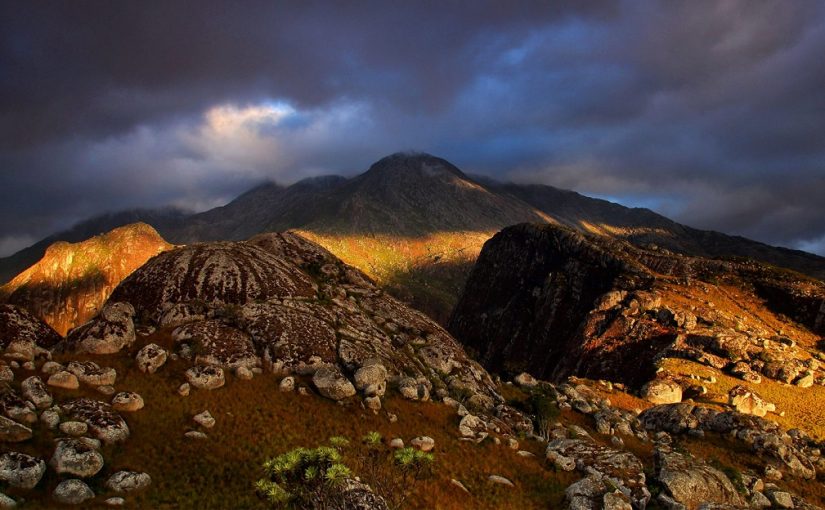 Monte Muambe na provincia de Tete.jpg