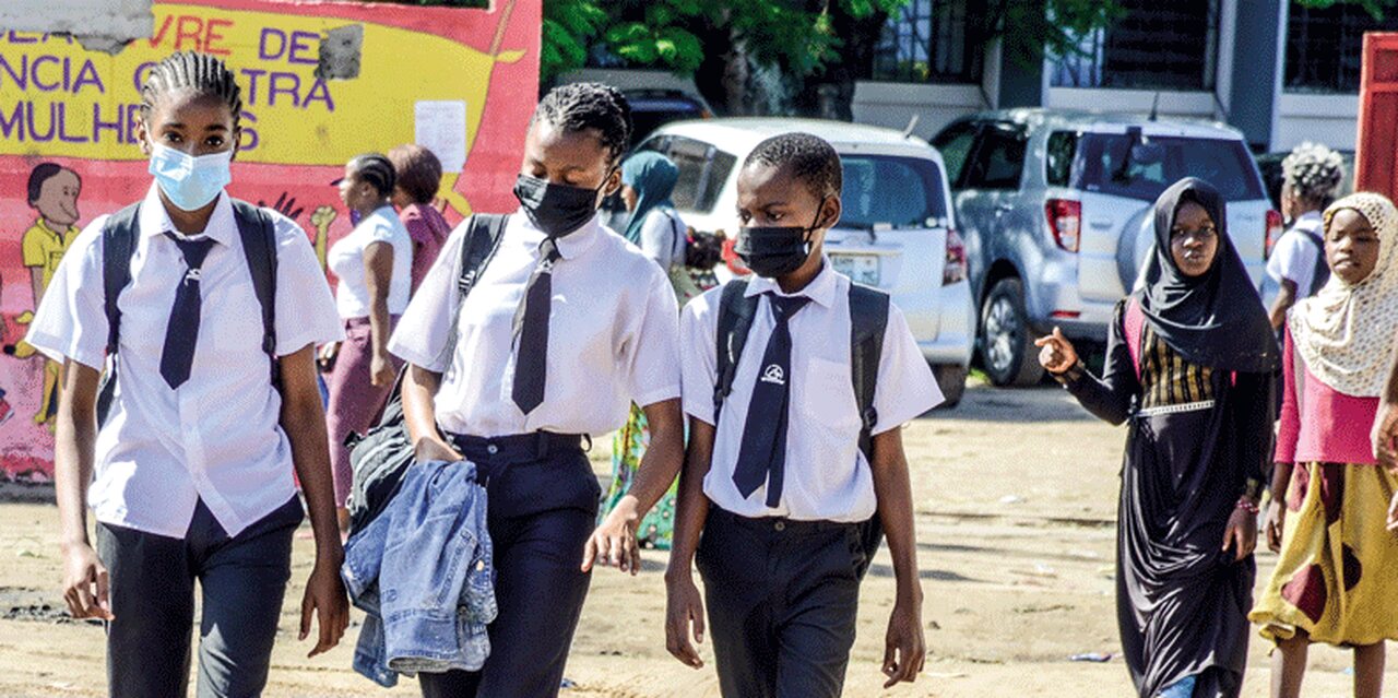 Alunos escola secundaria.jpg