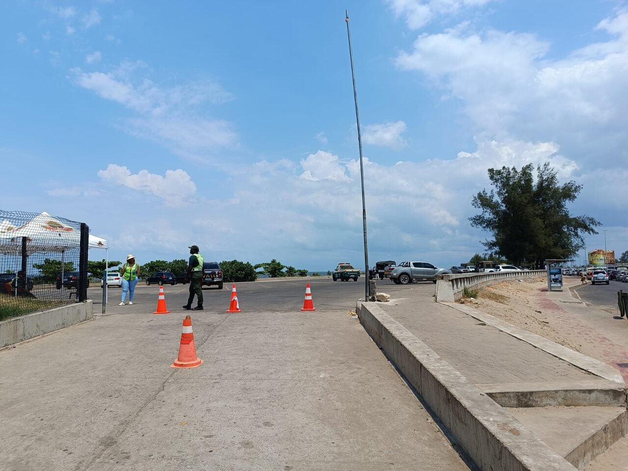 Cancelas basculantes mercado de frango e magumba costa do sol cidade de maputo 2.jpg