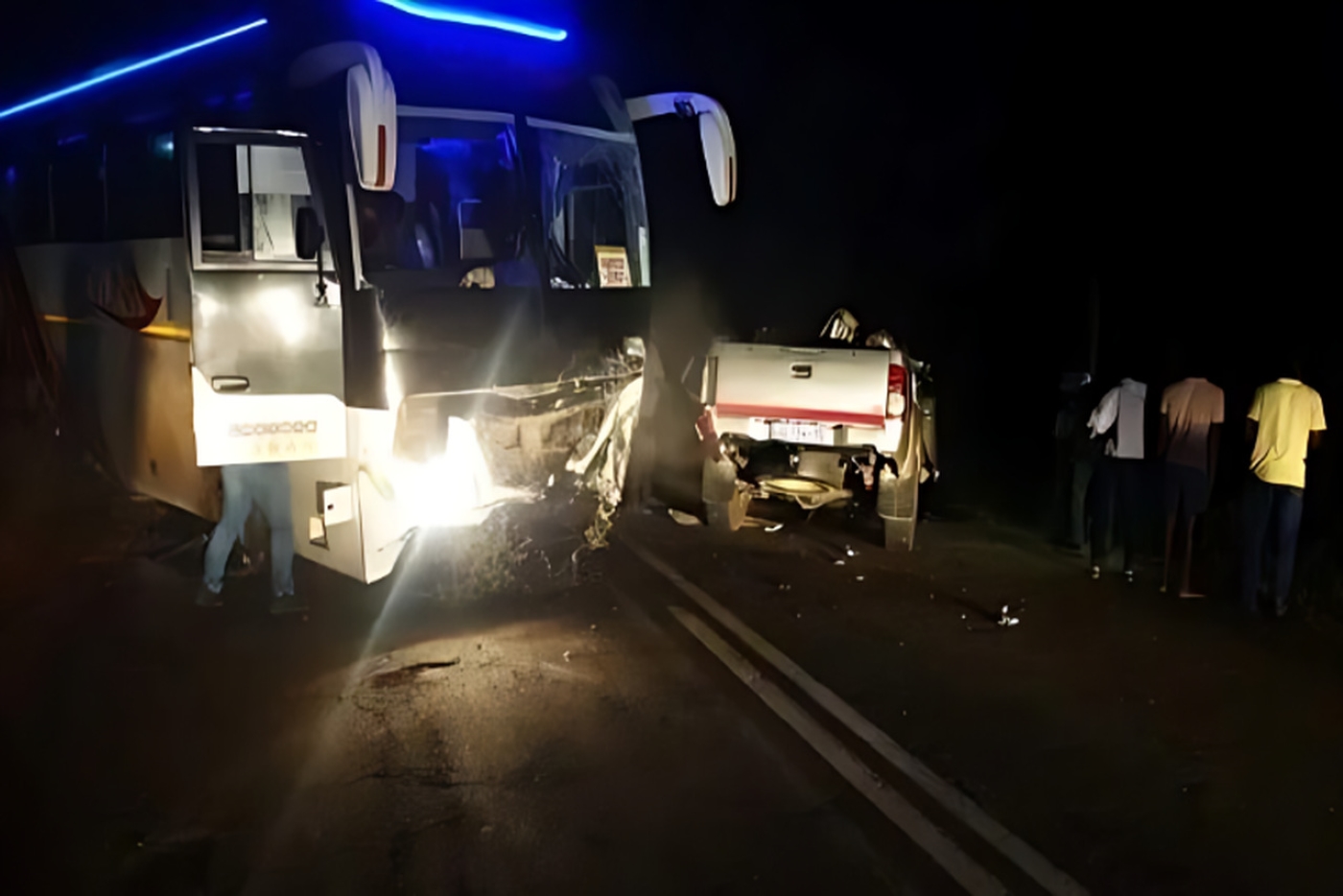 Circulacao nocturna de veiculos noite acidente.jpg