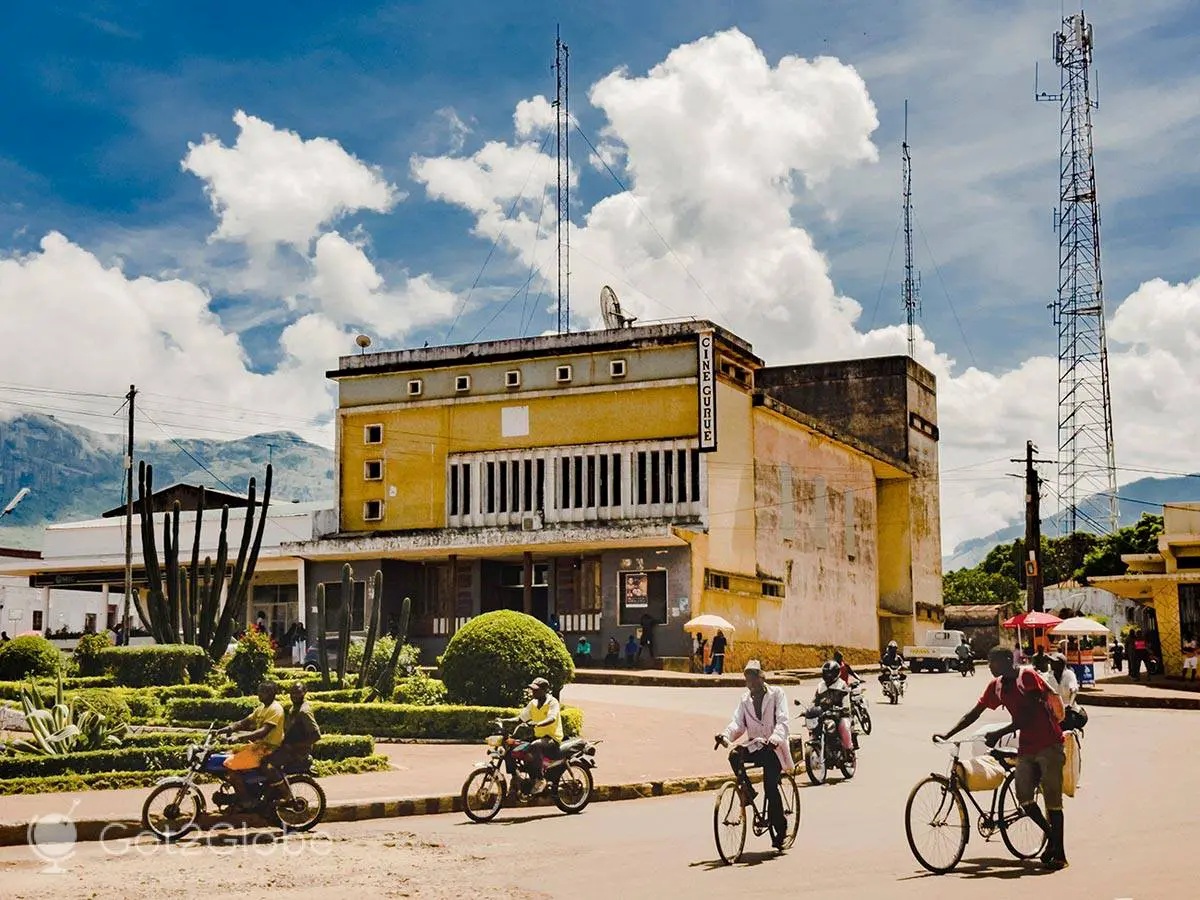 Gurue mocambique cinema ciclistas.jpg