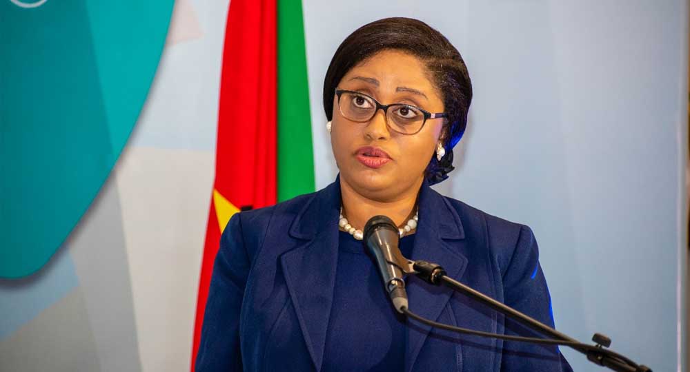 Carla Loveira ministra.jpg