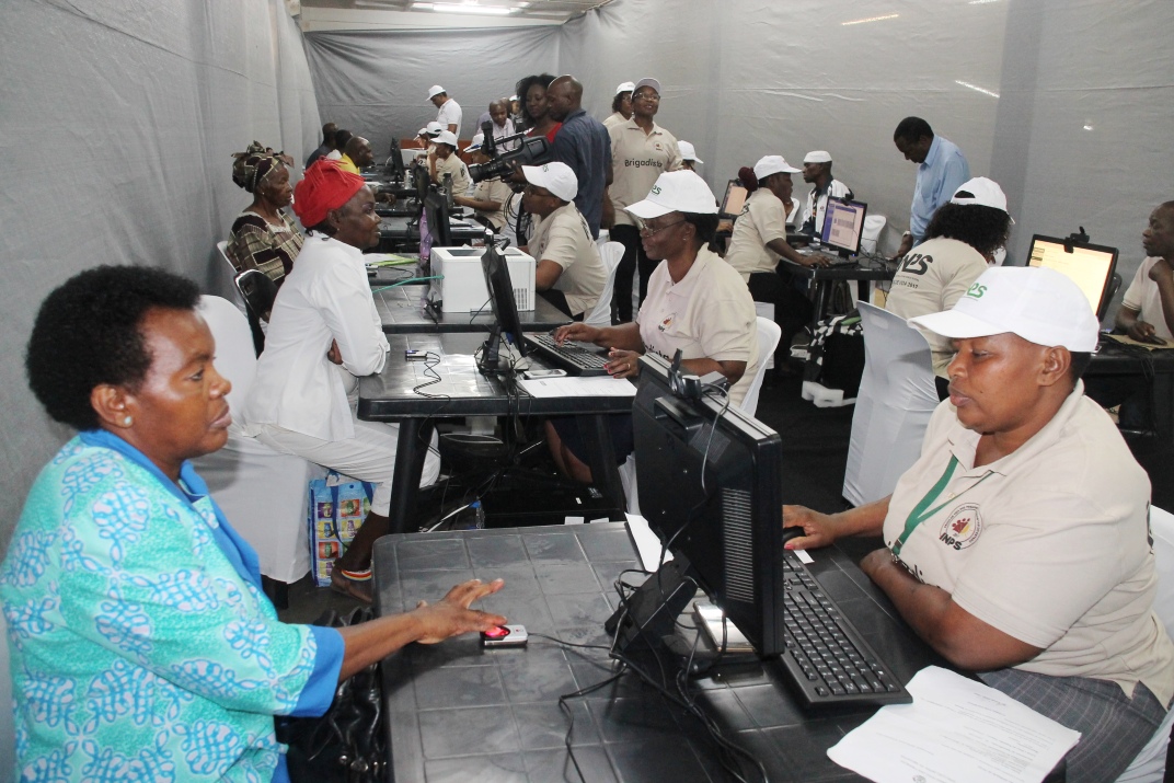 Funcionarios arquivo 3.jpg