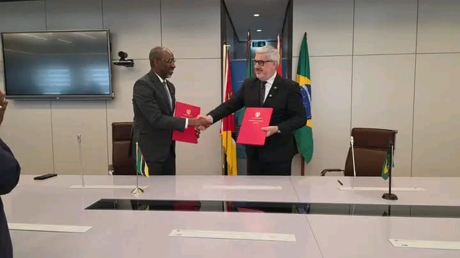 Mocambique e Brasil.jpg