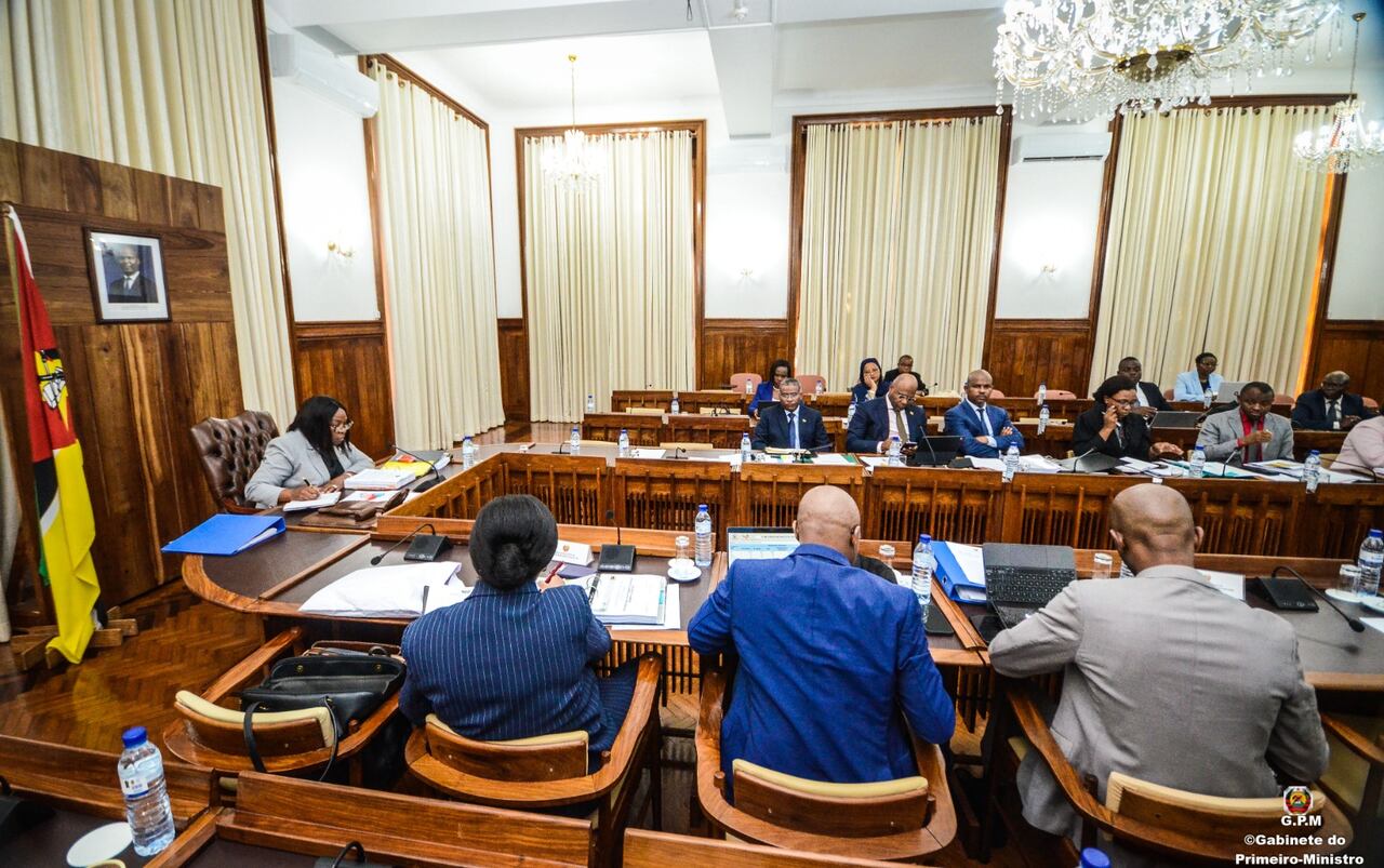 Primeira Ministra Reunia sobre Recenseamento Populacional e Habitacioanal.jpg