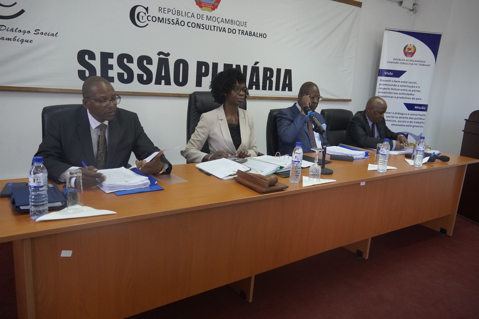 SESSAO PLENARIA TRABALHO.jpg