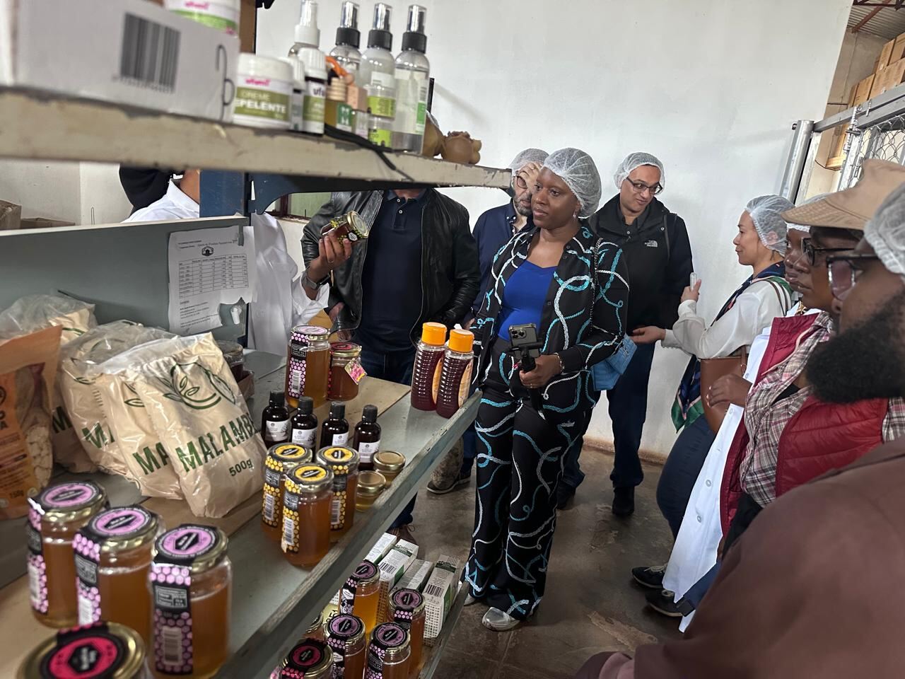 SheTrades Commonwealth junta compradores internacionais e 35 empresas mocambicanas em Manica.jpg