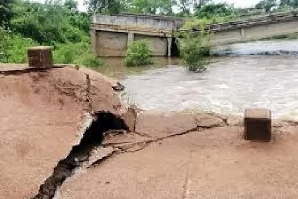 Estrada Memba a Nacala Velha.jpg