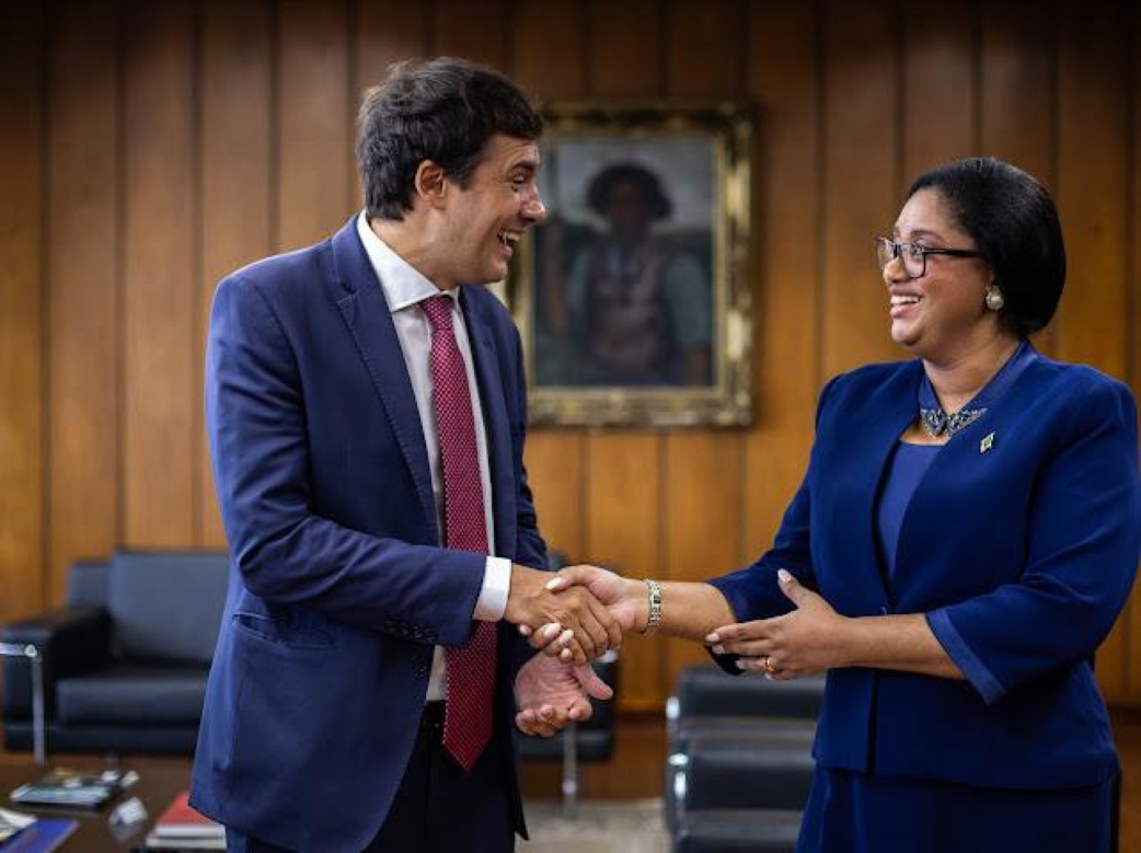 Ministra das financas.jpg