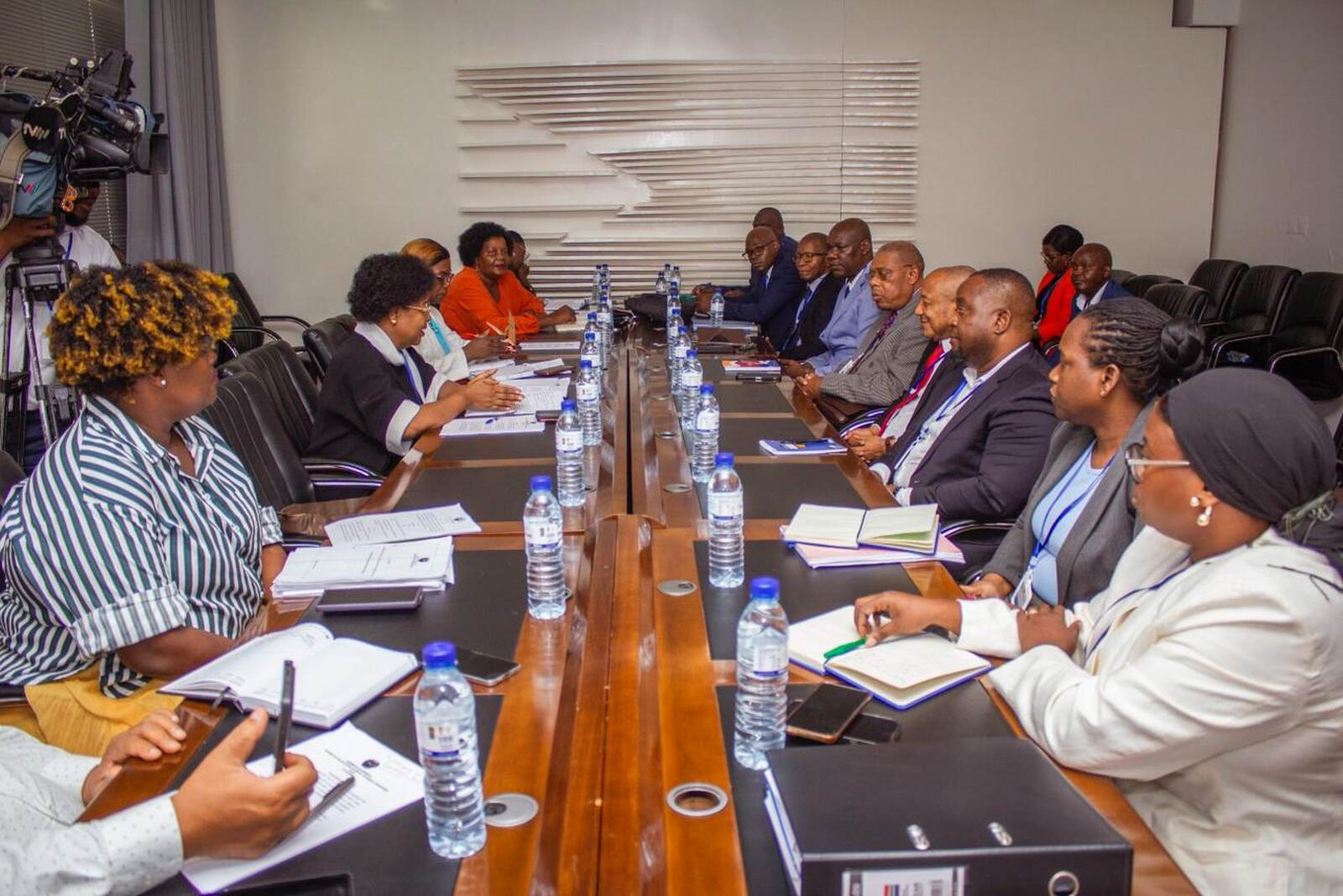 Parlamento lei comunicacao social.jpg