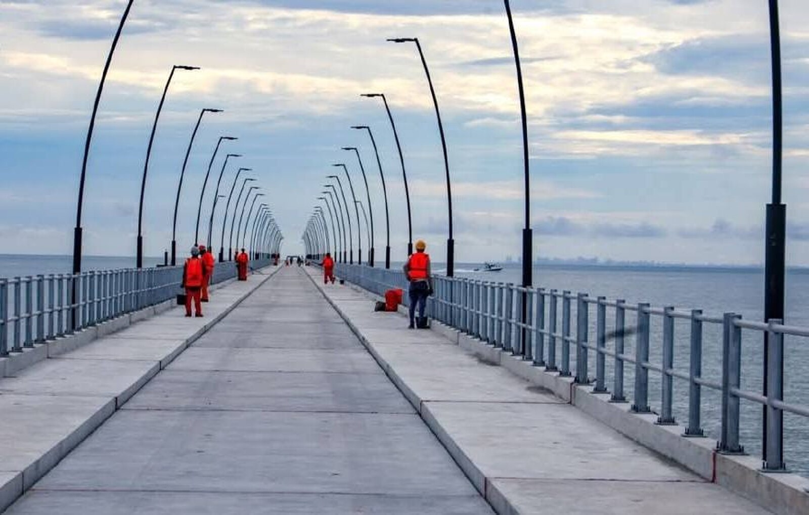 Ponte cais Ilha de Inhaca.jpg