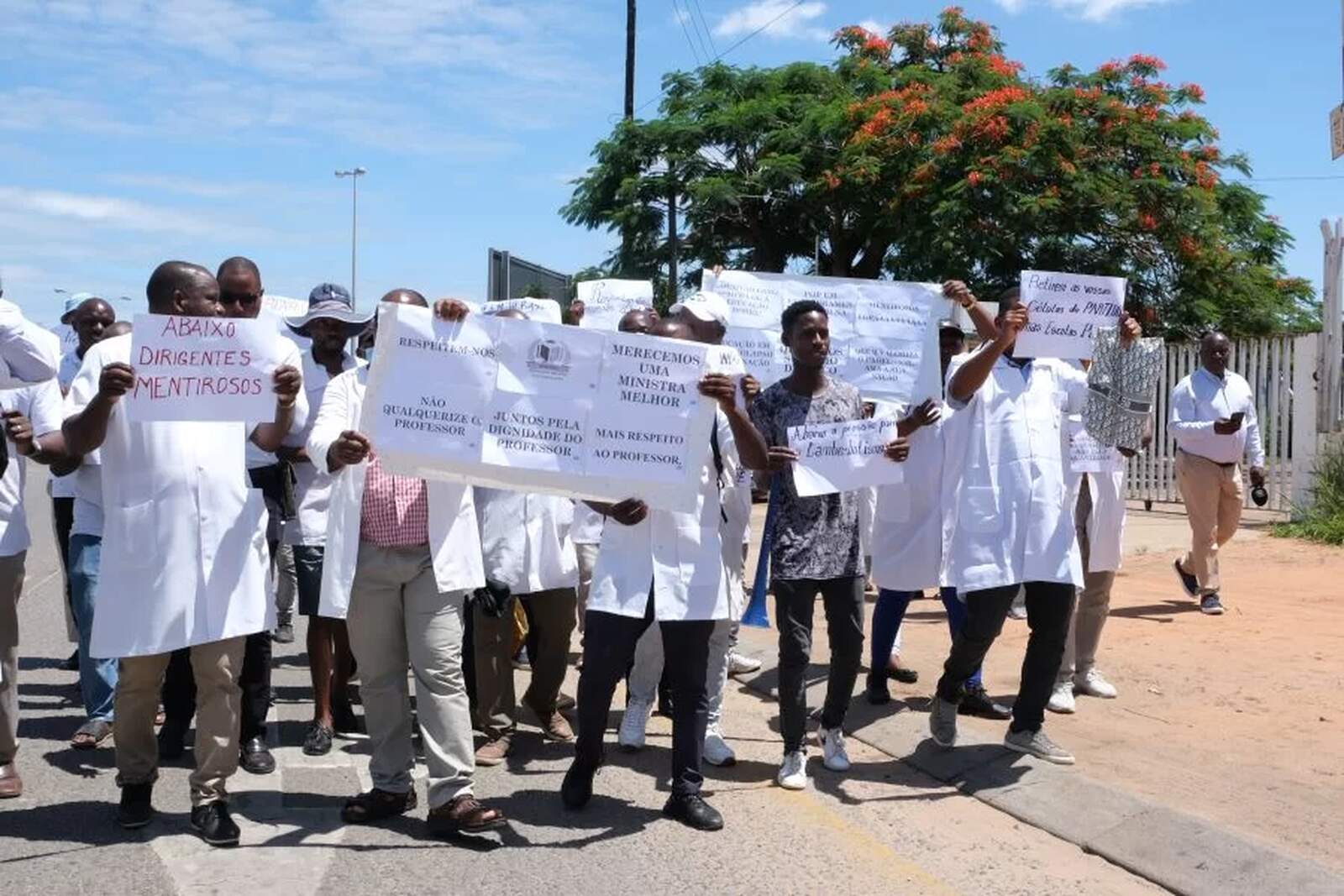 Professores horas extra.jpg