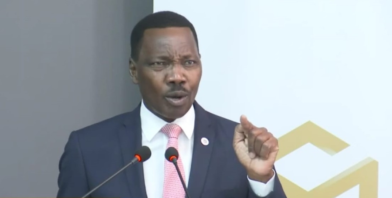 Rogerio zandamela governador do banco de mocambique.jpg