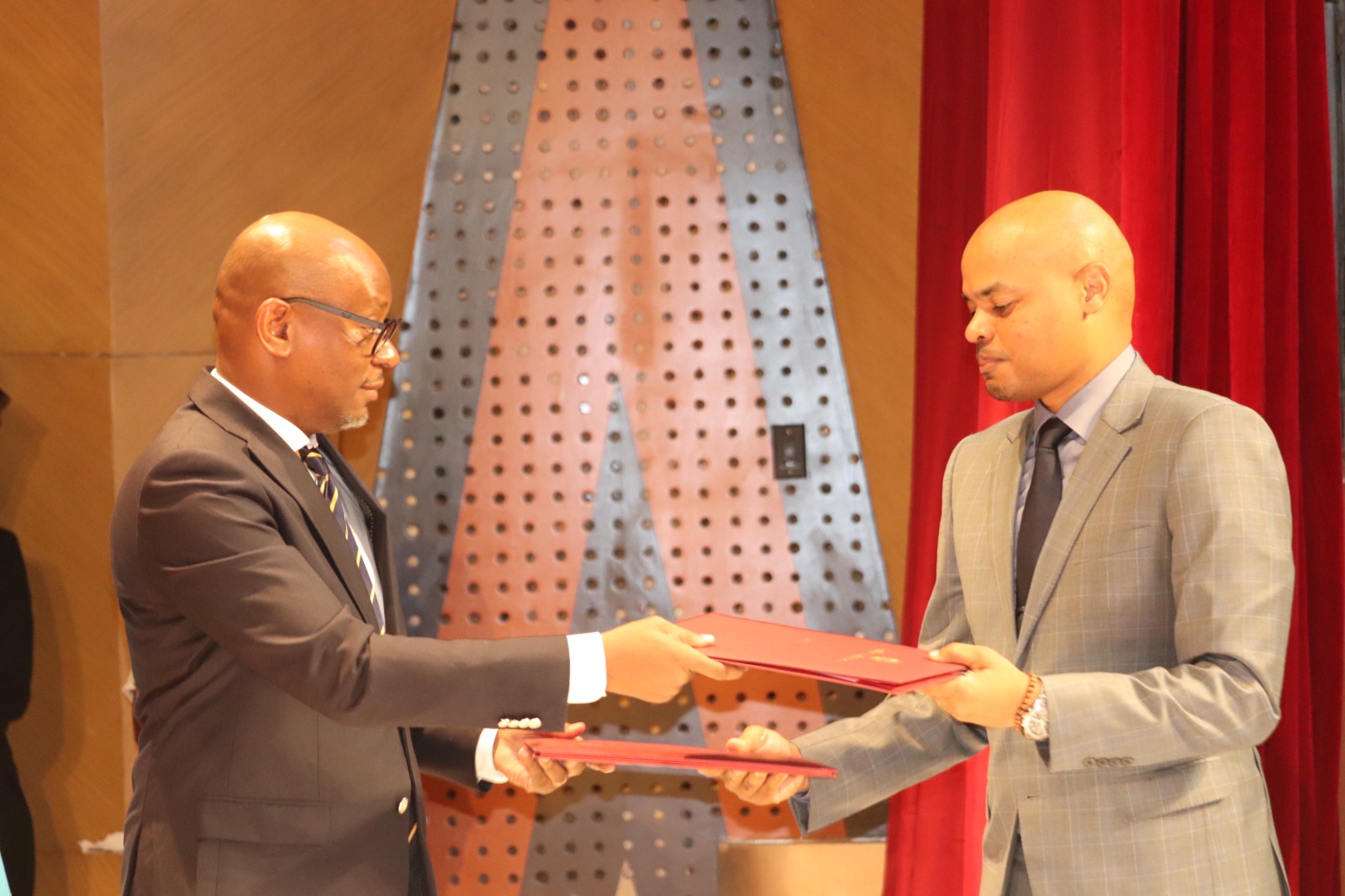 Ivan Manhica e Adilson Gomes.jpeg