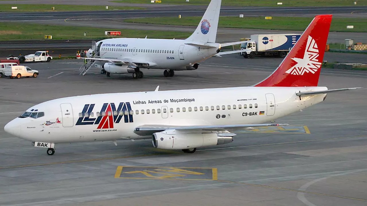 LAM Boeing 737.jpg