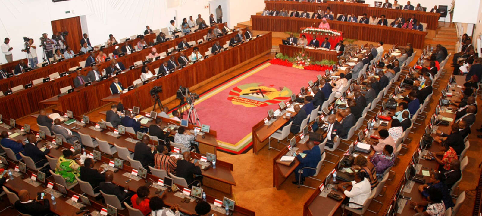 PARLAMENTO assembleia.jpg