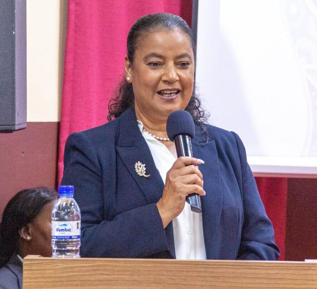 Teresa Muenda 2.a Conferencia Mulher Nota 20.jpg