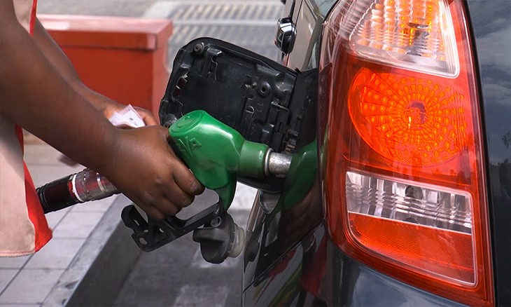 Abastecimento de combustivel em viatura.jpg