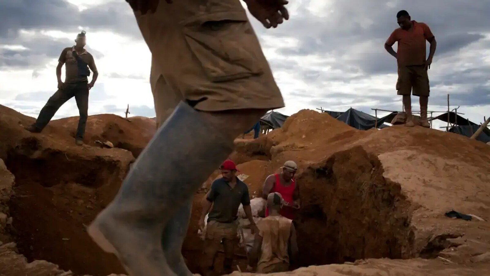 Garimpo Manica exploraacao.jpg