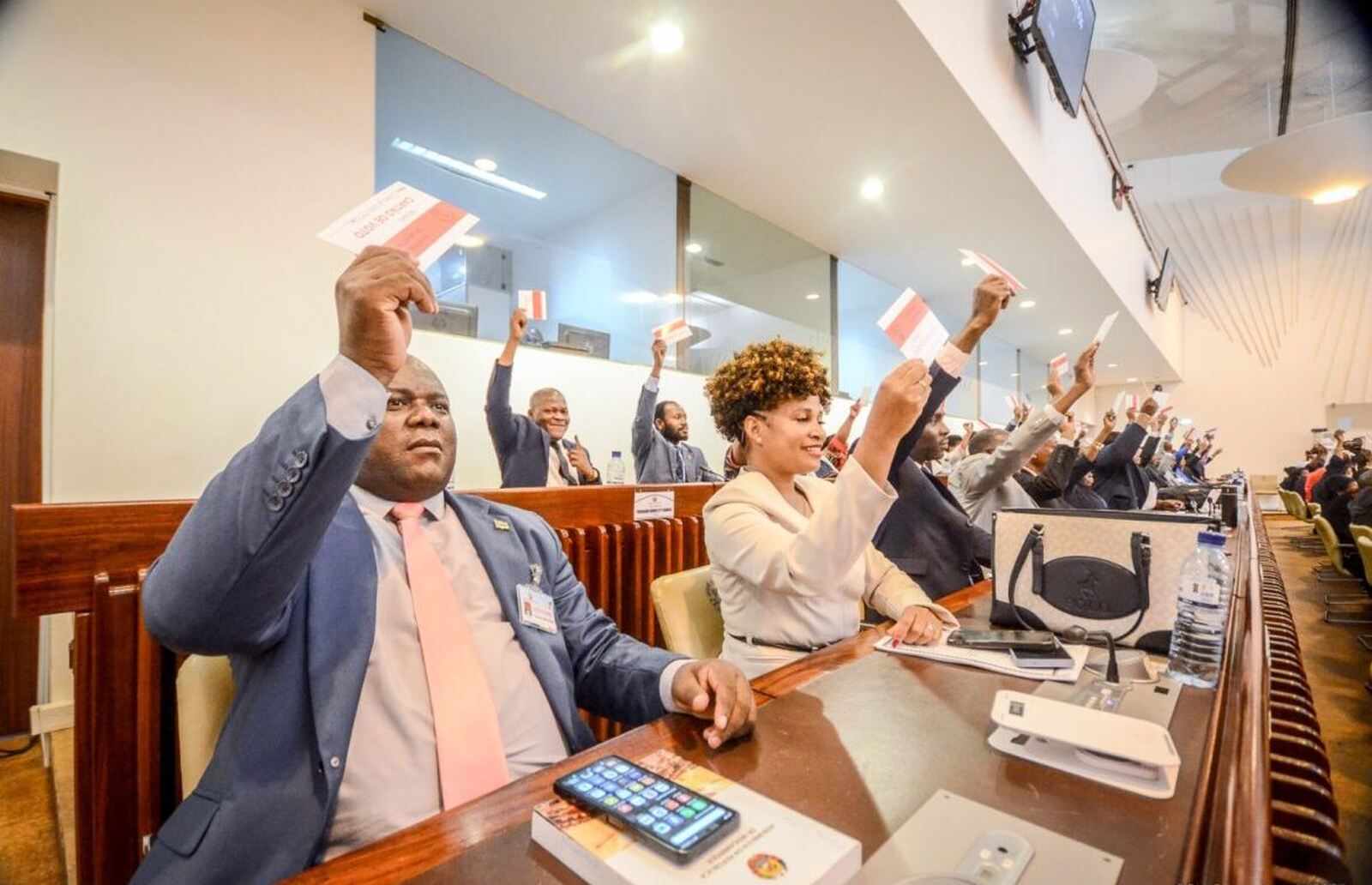 Parlamento aprova.jpg