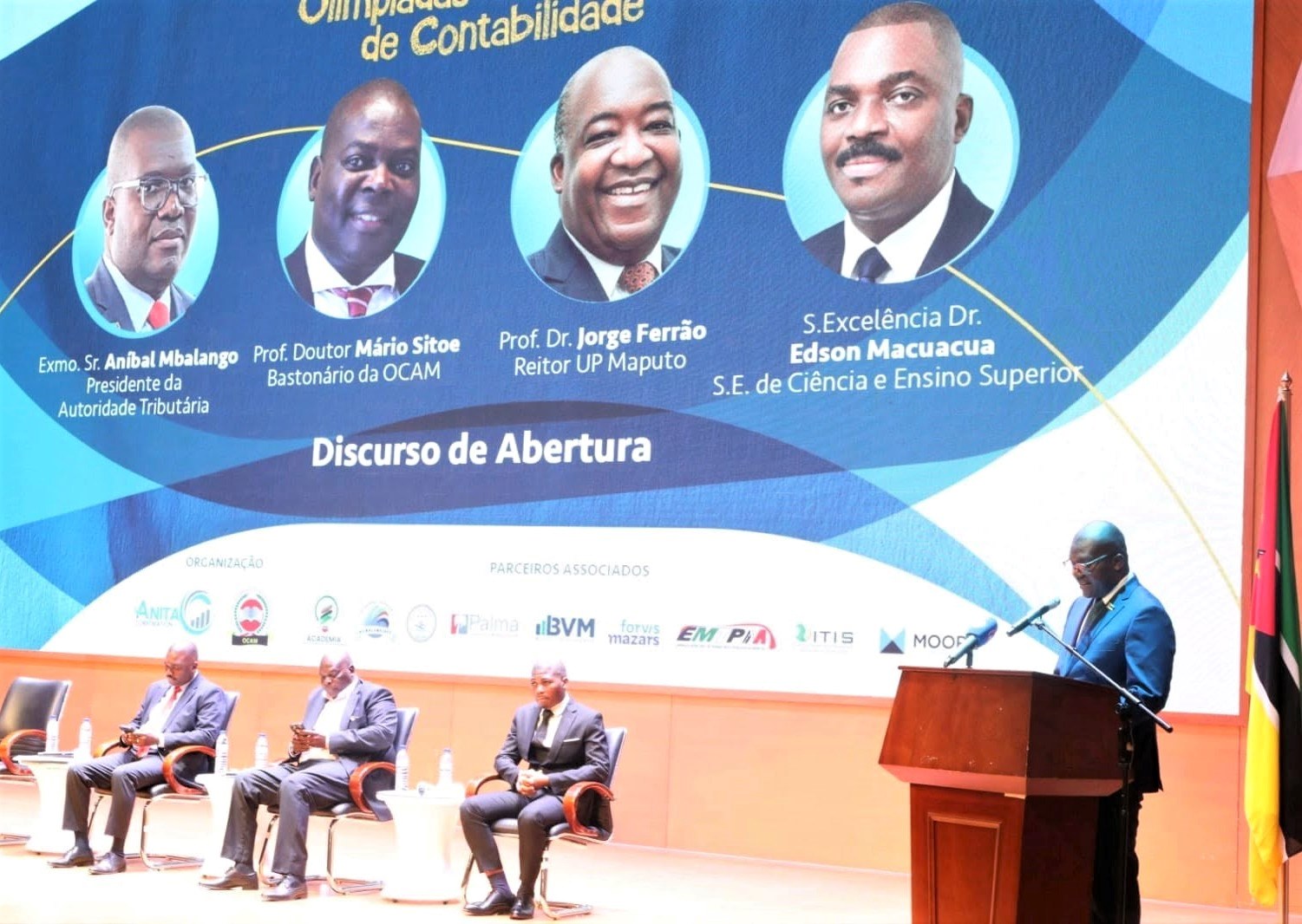 AT reitera compromisso na formação de contabilistas