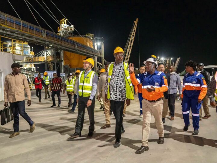 PR inaugura fábrica modernizada de cimentos em Nacala
