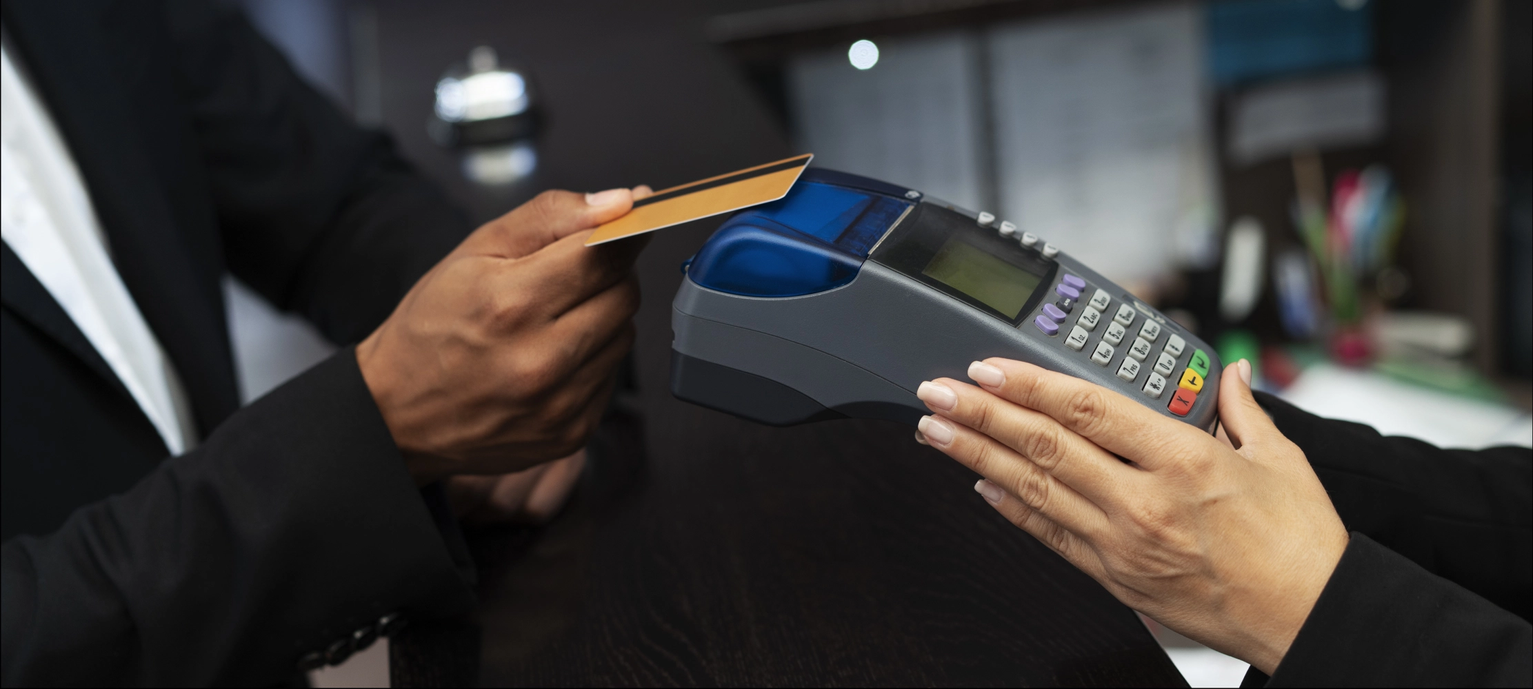 Banco Central reduz limite de gastos com cartões no exterior